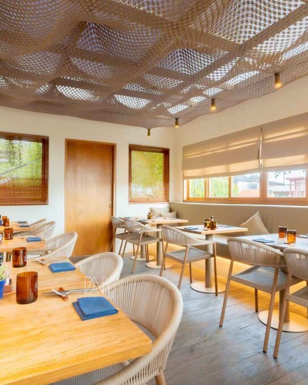 Read more about the article 3 Must-Have Pieces of Modern Restaurant Furniture