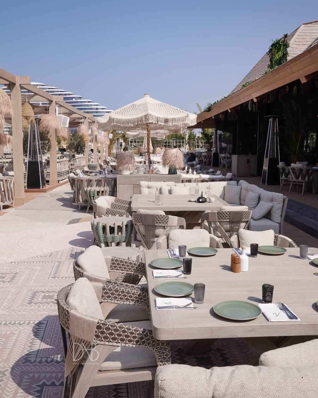 Read more about the article Discover 2 Stylish Options for Outdoor Restaurant Furniture Wholesale