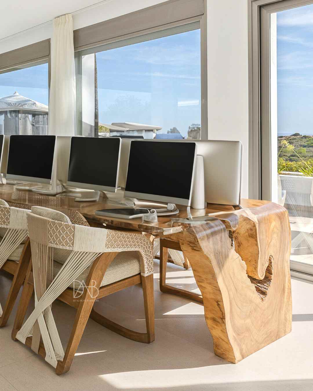 Read more about the article Top 4 Modern Office Furniture Sets for Trendy Workspaces