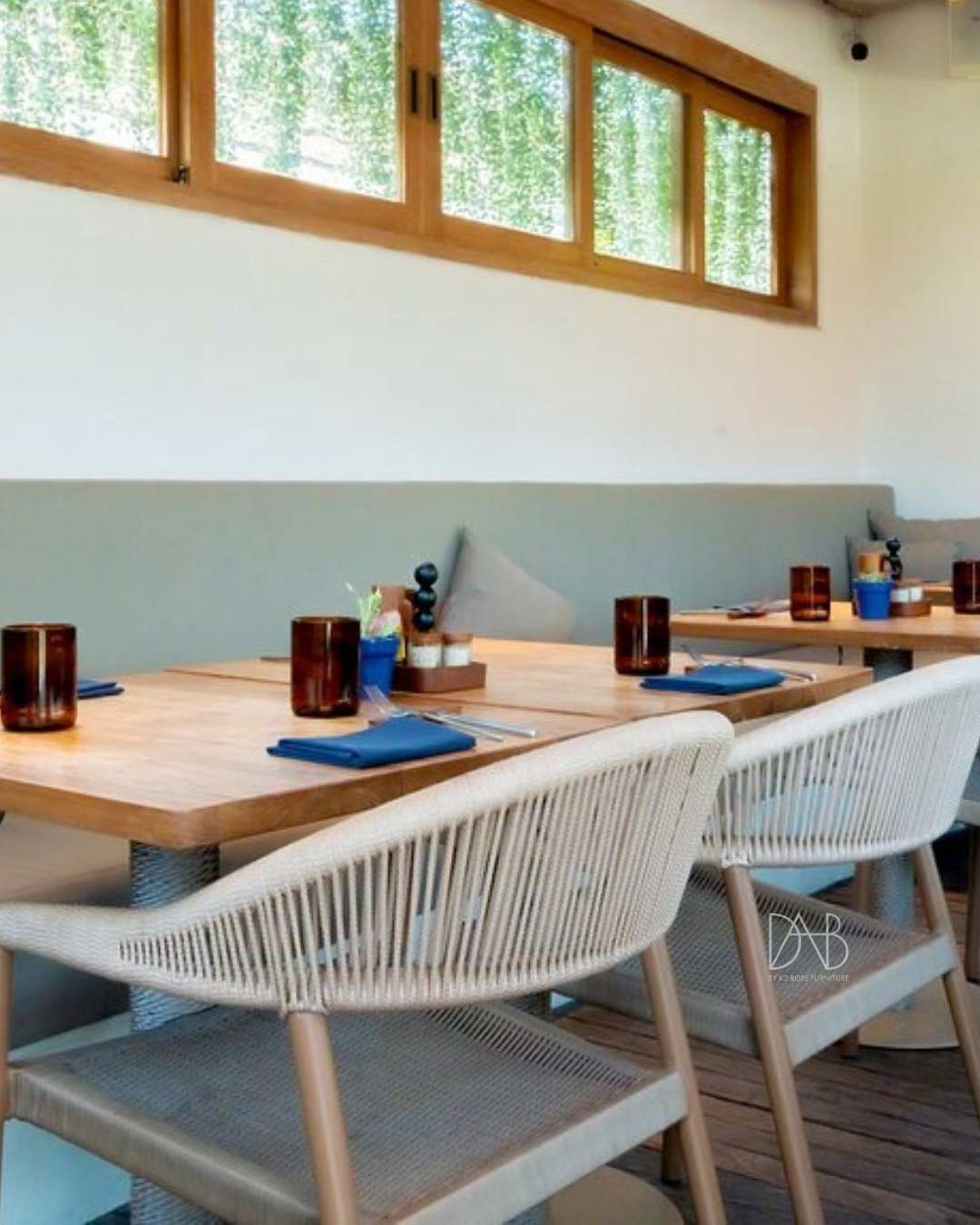 Read more about the article 2 Top Tricks for Restaurant Furniture Design